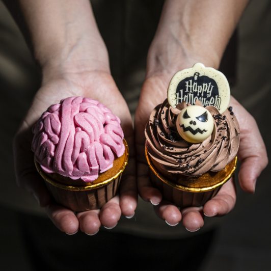 brain halloween cupcakes