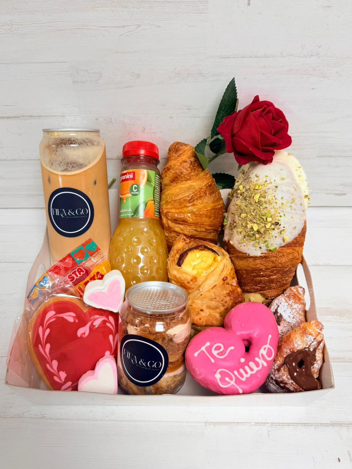 Cesta de desayuno San Valentín